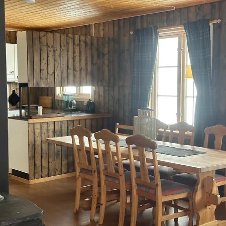 Mosstrond Turisthytte *