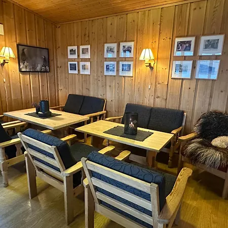 Mosstrond Turisthytte *